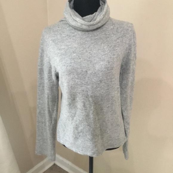 American Eagle Women’s Heather Gray Lambswool Angora Blend Turtleneck Size M - Picture 1 of 8